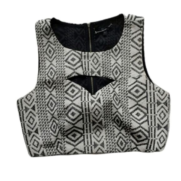 Tribal print crop top with cut out - Picture 1 of 4
